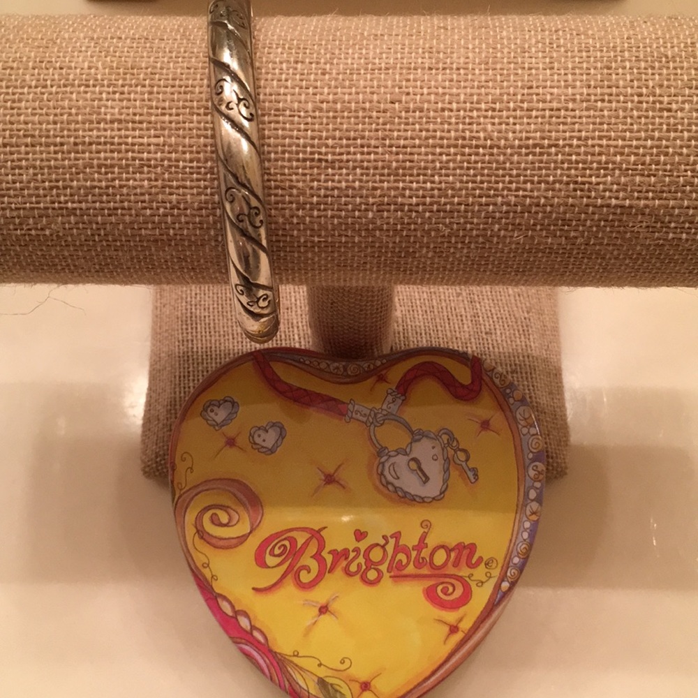 Brighton Bracelet opens with magnet